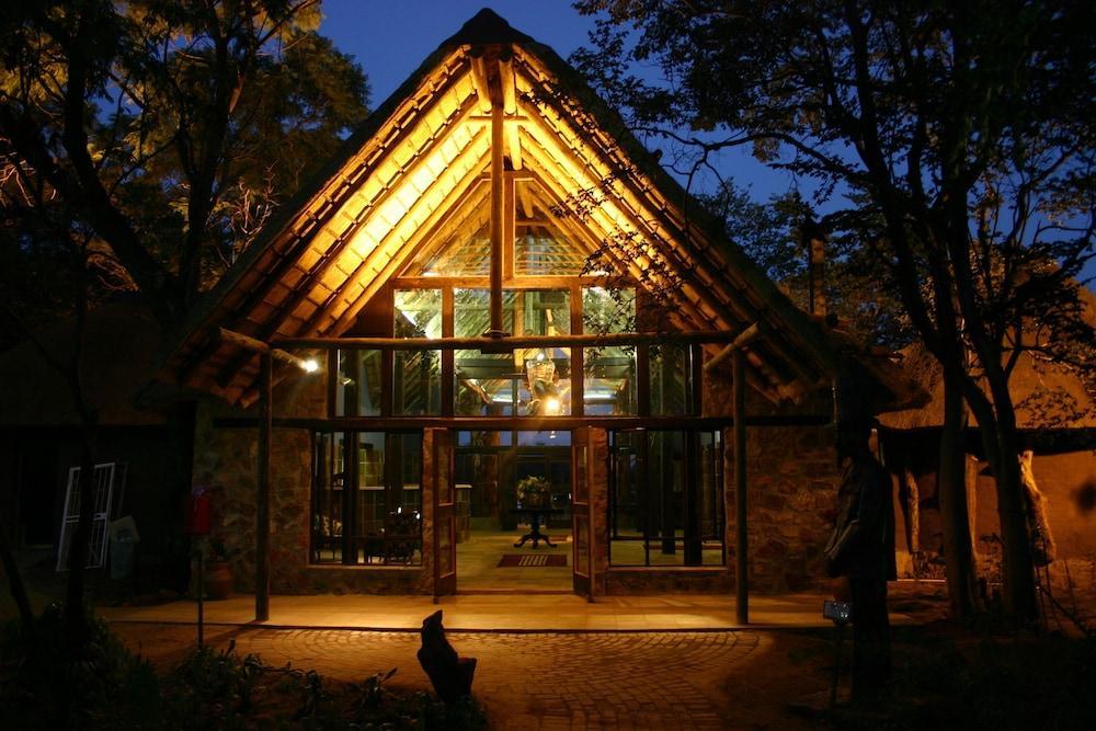 Kedar Heritage Lodge, Conference Centre & Spa Phokeng ภายนอก รูปภาพ