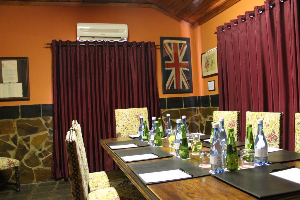 Kedar Heritage Lodge, Conference Centre & Spa Phokeng ภายนอก รูปภาพ