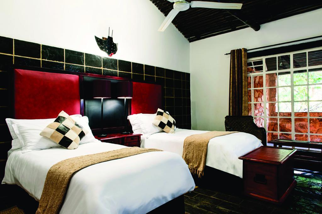 Kedar Heritage Lodge, Conference Centre & Spa Phokeng ภายนอก รูปภาพ